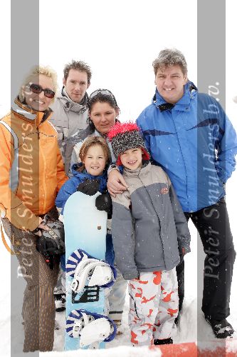 Zurs14 februari 2005
Rene Froger met Natasja Didier Maxim en Natasja in zurs op wintersport
Peter Smulders bv