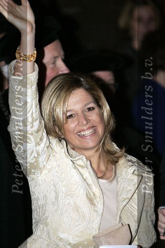 Leiden 8 februari 2005
konigin Beatrix krijgt ere doctoraal . Maxima zwanger   
Peter Smulders bv