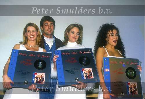 Guusje Nederhorst (links ) 
Linda roos & Jessica
Babbette v Veen Reinout Oerlemans Guusje Nederhorst en Katja Schuurman 1996