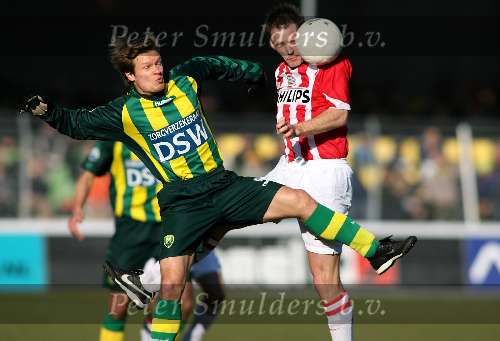 Den Haag, 29 Januarie 2006 
Kompetitiewedstrijd seizoen 2005-2006 
ADO Den Haag - PSV eindstand 0-2 
Kopduel Andre Ooijer met Joonas Kolkka