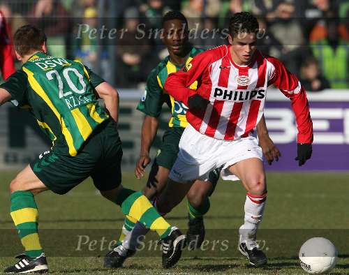 Den Haag, 29 Januarie 2006 
Kompetitiewedstrijd seizoen 2005-2006 
ADO Den Haag - PSV eindstand 0-2
Ibrahim Afellay passeert Tomasz Rzasa