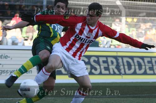 Den Haag, 29 Januarie 2006 
Kompetitiewedstrijd seizoen 2005-2006 
ADO Den Haag - PSV eindstand 0-2
Jason Cilina actie met Said Bakkati
