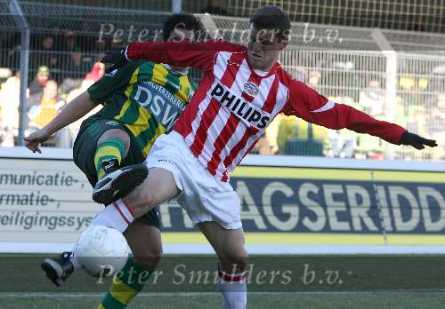 Den Haag, 29 Januarie 2006 
Kompetitiewedstrijd seizoen 2005-2006 
ADO Den Haag - PSV eindstand 0-2 
Jason Culina in duel met Said Bakkati