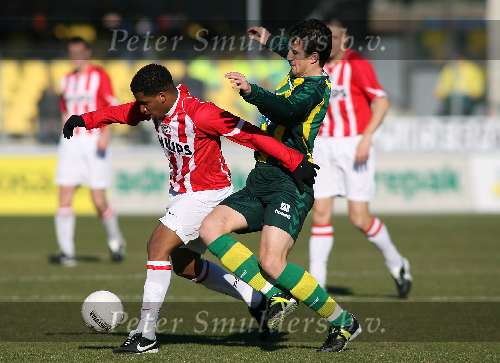 Den Haag, 29 Januarie 2006 
Kompetitiewedstrijd seizoen 2005-2006 
ADO Den Haag - PSV eindstand 0-2
Jefferson Farfan passeerd Alberto Saavedra