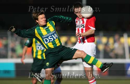 Den Haag, 29 Januarie 2006 
Kompetitiewedstrijd seizoen 2005-2006 
ADO Den Haag - PSV eindstand 0-2
Joonas Kolkka actie met Andre Ooijer