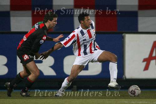 Tilburg, 28 januari 2006
Kompetitiewedstrijd seizoen 2005-2006
Willem ll - NEC eindstand 2-2
Moussa Dembele passeerd PeterWisgerhof
