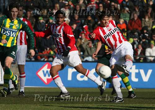 Den Haag, 29 Januarie 2006 
Kompetitiewedstrijd seizoen 2005-2006 
ADO Den Haag - PSV eindstand 0-2
Phillip Cocu schiet op goal