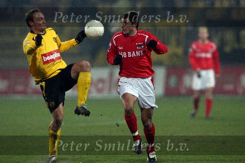 Kerkrade, 27 Januari 2006 
Kompetitiewedstrijd seizoen 2005/2006
RODA JC - AZ eindstand 1-4
Shota Arveladse in duel
©Edwin van Zandvoort