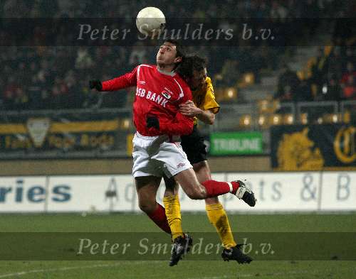 Kerkrade, 27 Januari 2006 
Kompetitiewedstrijd seizoen 2005/2006
RODA JC - AZ eindstand 1-4
Shota Arveladze kopduel
©Edwin van Zandvoort