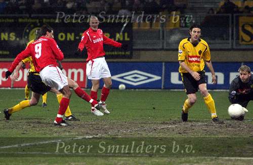 Kerkrade, 27 Januari 2006 
Kompetitiewedstrijd seizoen 2005/2006
RODA JC - AZ eindstand 1-4
Shota Arveladze maakt doelpunt
©Edwin van Zandvoort