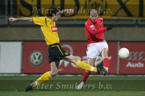 Kerkrade, 27 Januari 2006 
Kompetitiewedstrijd seizoen 2005/2006
RODA JC - AZ eindstand 1-4
Stein Huysegems schiet op doel
©Edwin van Zandvoort