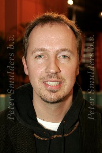 Hilversum 6 januari 2005
Aktie  555 voor azie in studio 22.
Edwin Evers
Peter Smulders bv