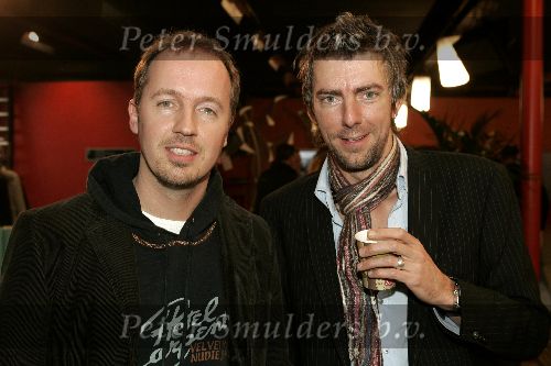Hilversum 6 januari 2005
Aktie  555 voor azie in studio 22.
Edwin Evers en Ruud de Wild
Peter Smulders bv