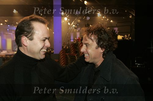 Hilversum 6 januari 2005
Aktie  555 voor azie in studio 22.
Frans Bauer en Marco Borsato
Peter Smulders bv