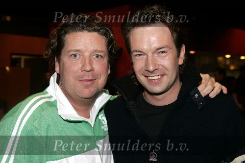 Hilversum 6 januari 2005
Aktie  555 voor azie in studio 22.
Jeroen Kijkindevegte en Henkjan Smits
Peter Smulders bv