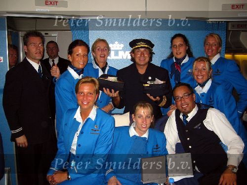 Amsterdam 6 januari 2005
Marco Borsato haalt geld op voor 555 in klm vliegtuig dat vanuit Curacao naar Amsterdam vliegt.
Peter Smulders bv