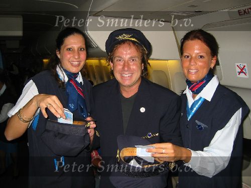 Amsterdam 6 januari 2005
Marco Borsato haalt geld op voor 555 in klm vliegtuig dat vanuit Curacao naar Amsterdam vliegt.
Peter Smulders bv