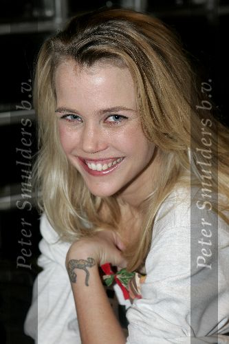 Hilversum 6 januari 2005
Aktie  555 voor azie in studio 22.
Maria Kooistra met tatoo
Peter Smulders bv