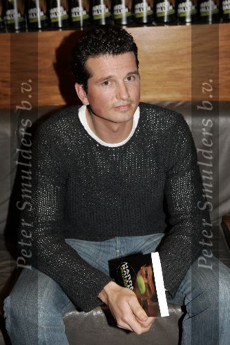 Amsterdam 20 januari 2005
Presentatie boek Richard Krajicek in vak zuid.
Richard 
Peter Smulders bv