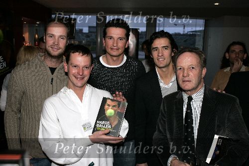 Amsterdam 20 januari 2005
Presentatie boek Richard Krajicek in vak zuid.
Richard  en Paul Dogger Martin Verkerk Tom Okker en John v Lottum
Peter Smulders bv