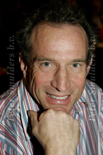 Hilversum 6 januari 2005
Aktie  555 voor azie in studio 22.
Rob Verlinden.
Peter Smulders bv
