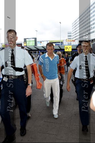 Schiphol 1 juli 2004
Nederlands elftal arriveert op schiphol na EK portugal.
Arjen Robben
