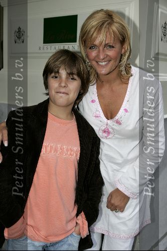 Amsterdam 11 juli 2004
Caroline Tensen met haar kinderen  Lotte en Bob
Peter Smulders bv