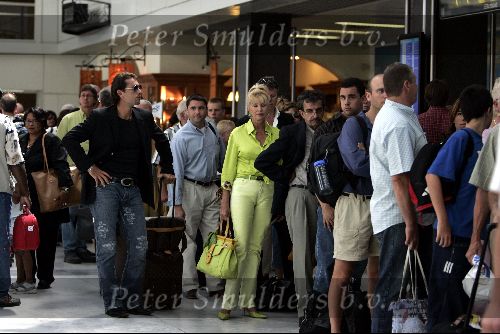 Cannes 19 juli 2004
Ivana Trump met haar jonge vriend Rossano Rubicon op het vliegveld van Cannes