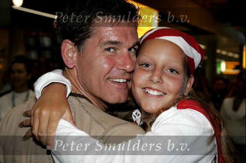 Schiphol 1 juli 2004
Aankoms Nederlands elftal na ek Portugal.
Joop Hiele met dochter
Peter Smulders bv