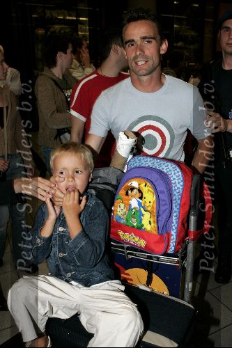 Schiphol 1 juli 2004
Aankoms Nederlands elftal na ek Portugal.
Marc Overmars met gezin
Peter Smulders bv