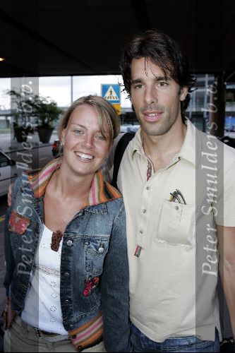 Schiphol 1 juli 2004
Nederlands elftal arriveert op schiphol na EK portugal.
Ruud v Nistelrooy met vriendin Leontien Slaats