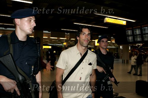 Schiphol 1 juli 2004
Aankoms Nederlands elftal na ek Portugal.
Ruud v Nistelrooy met Wim v Hanegem
Peter Smulders bv