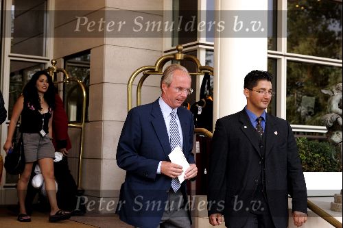 Amsterdam 30 juli 2004
Sven Goran Eriksson leaves the Hilton Hotel.
