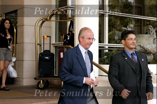 Amsterdam 30 juli 2004
Sven Goran Eriksson leaves the Hilton Hotel.