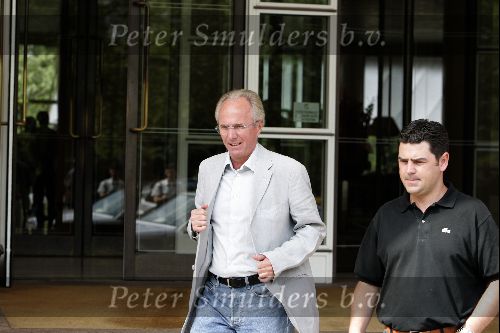 Amsterdam 31 juli 2004
Sven Goran Eriksson leavinhg the hilton hotel