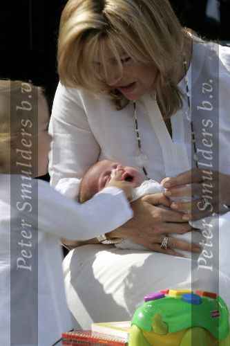 Wassenaar 17 juli 2005
Fotomoment met Maxima Amalia Prins Willem Alexander en Alexia bij hun woning \