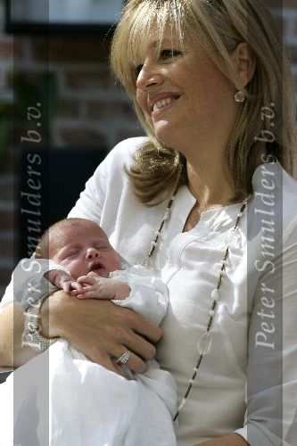 Wassenaar 17 juli 2005
Fotomoment met Maxima Amalia Prins Willem Alexander en Alexia bij hun woning \