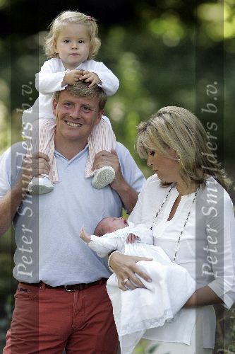 Wassenaar 17 juli 2005
Fotomoment met Maxima Amalia Prins Willem Alexander en Alexia bij hun woning \