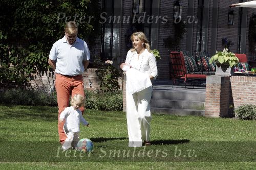 Wassenaar 17 juli 2005
Fotomoment met Maxima Amalia Prins Willem Alexander en Alexia bij hun woning \