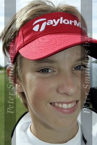 Halfweg 26 juli 2005
Junior Smulders krijgt golf clubs aanhemeten van taylor made
Peter Smulders bv