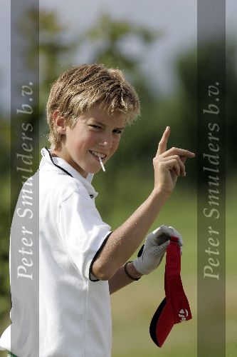 Halfweg 26 juli 2005
Junior Smulders krijgt golf clubs aanhemeten van taylor made
Peter Smulders bv