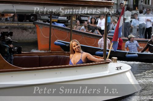 Amsterdam 17 juli 2005
Mariah Carey op een boottochtje door de grachten van Amsterdam.
Peter Smulders bv