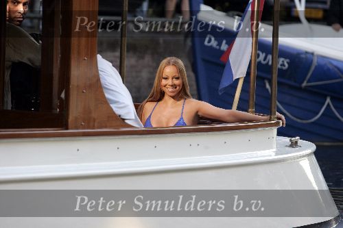 Amsterdam 17 juli 2005
Mariah Carey op een boottochtje door de grachten van Amsterdam.
Peter Smulders bv