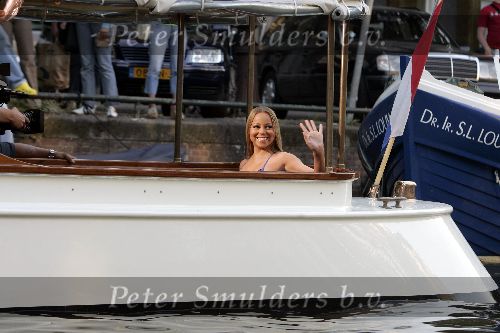 Amsterdam 17 juli 2005
Mariah Carey op een boottochtje door de grachten van Amsterdam.
Peter Smulders bv