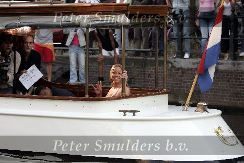 Amsterdam 17 juli 2005
Mariah Carey op een boottochtje door de grachten van Amsterdam.
Peter Smulders bv