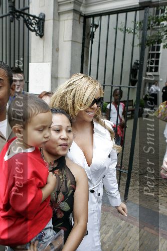 Amsterdam 16 juli 2005
Mariah Carey verlaat hotel de Dylan (Blakes) in Amsterdam.
Peter Smulders bv