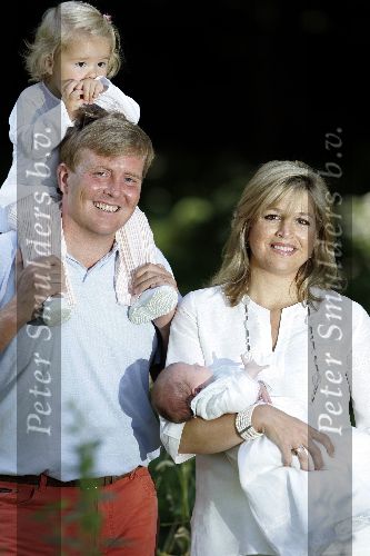 Wassenaar 17 juli 2005
Fotomoment met Maxima Amalia Prins Willem Alexander en Alexia bij hun woning \