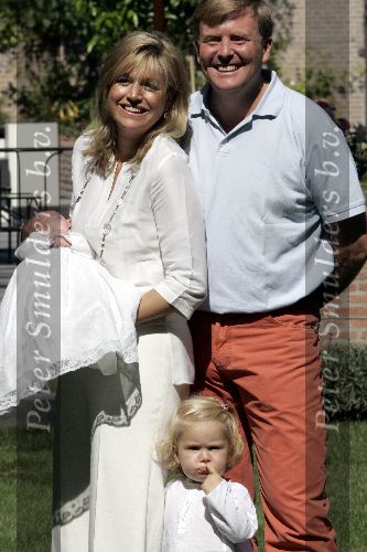 Wassenaar 17 juli 2005
Fotomoment met Maxima Amalia Prins Willem Alexander en Alexia bij hun woning \