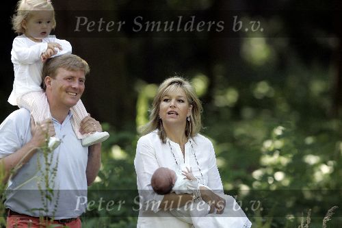 Wassenaar 17 juli 2005
Fotomoment met Maxima Amalia Prins Willem Alexander en Alexia bij hun woning \