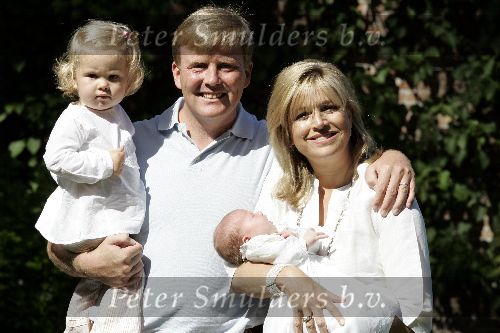 Wassenaar 17 juli 2005
Fotomoment met Maxima Amalia Prins Willem Alexander en Alexia bij hun woning \